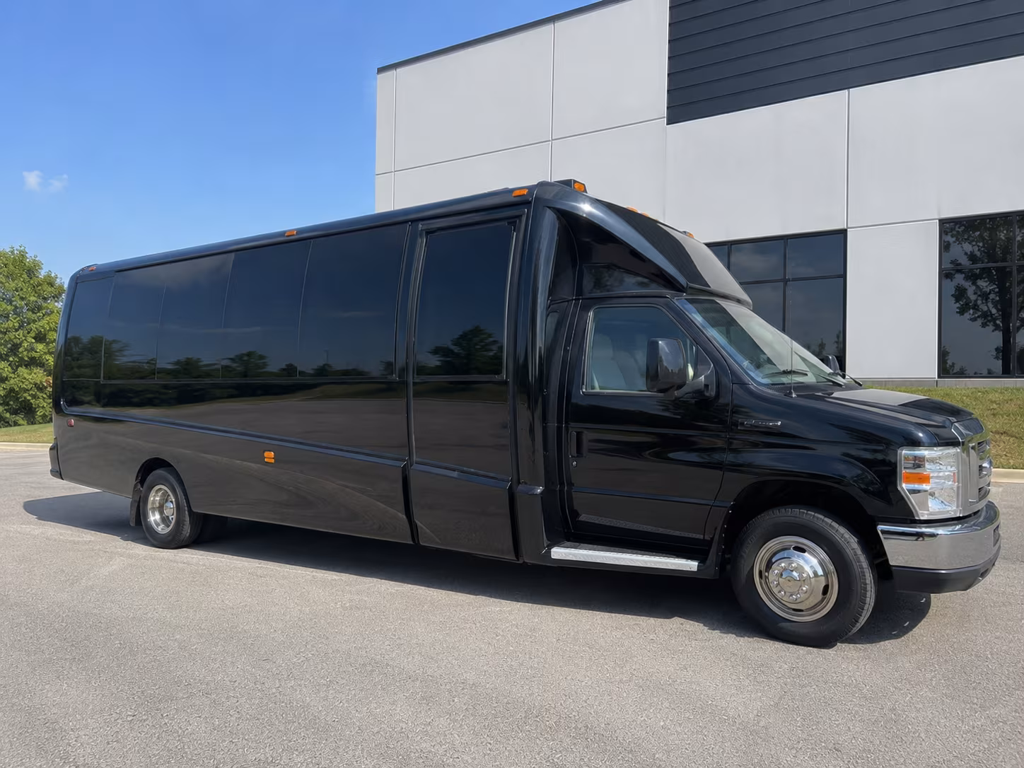 Bakersfield Birthday, Sweet 16, & Quinceañera Transportation group transportation